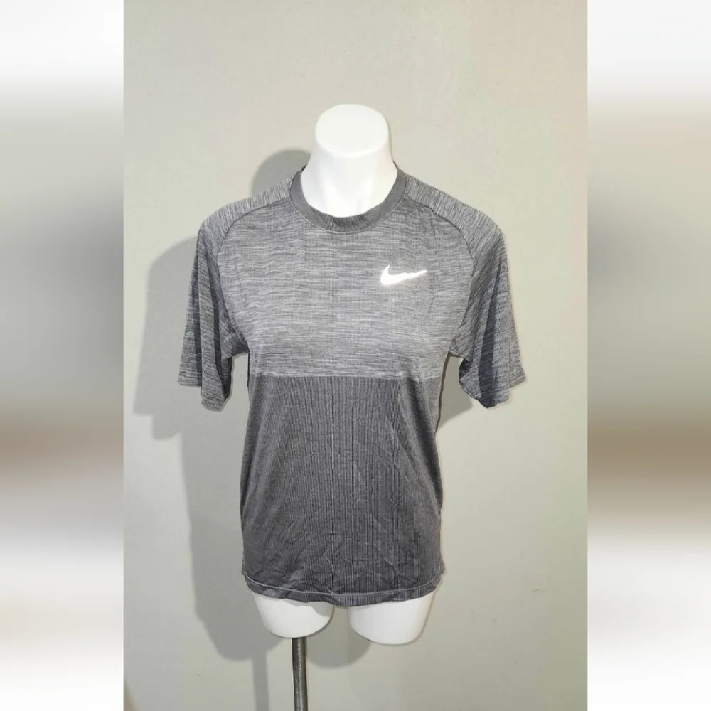 NIKE Running Dri-Fit Short Sleeve Women's Size Small